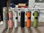 ILIA 哩啞 革調系列皮革主機 換彈式電子煙主機 6色可選 8W/10W可調功率 400mAh LED數顯 通配一代煙彈｜ILIA哩啞商品資訊：圖片 2
